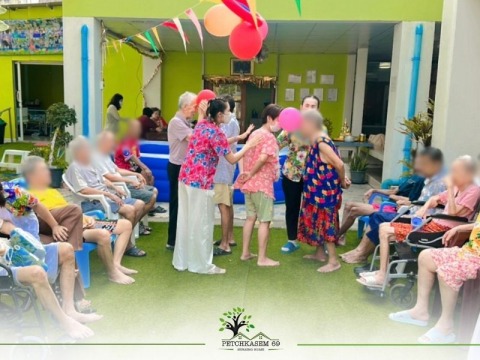 รับดูแลผู้สูงอายุ ติดเตียง